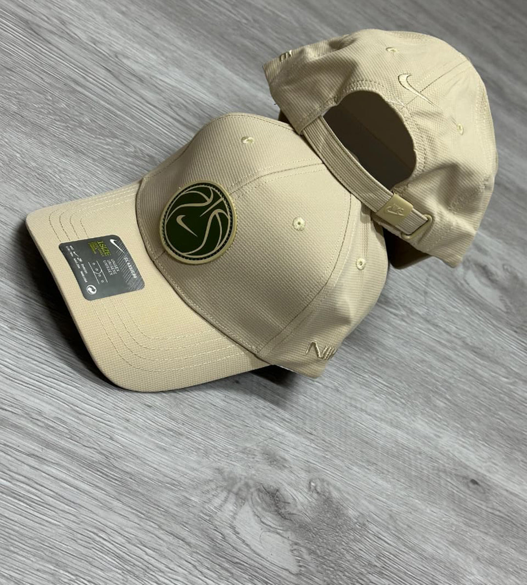 Gorras Edition Nike Dorada 26
