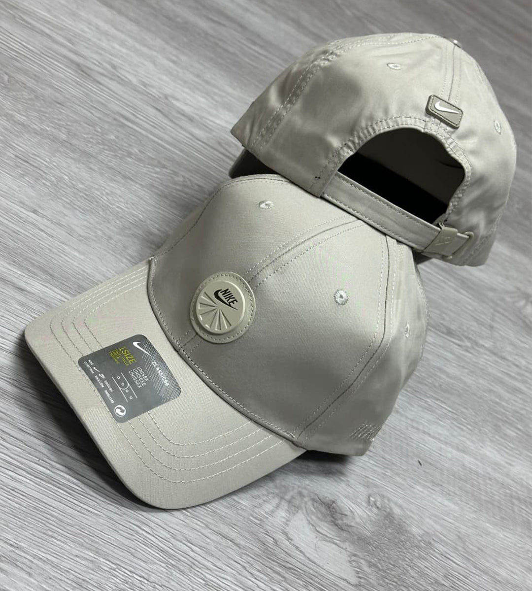 Gorras Edition Nike Plateada 6